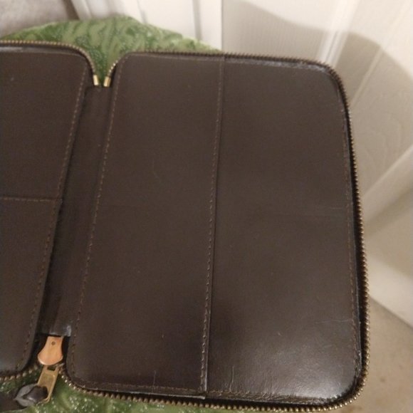 Louis Vuitton Vintage Monogram Zippy Passport Cover - Picture 12 of 16